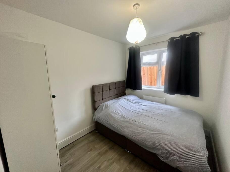 2 Bedroom House,Brownhillrd Se6 ลอนดอน ภายนอก รูปภาพ