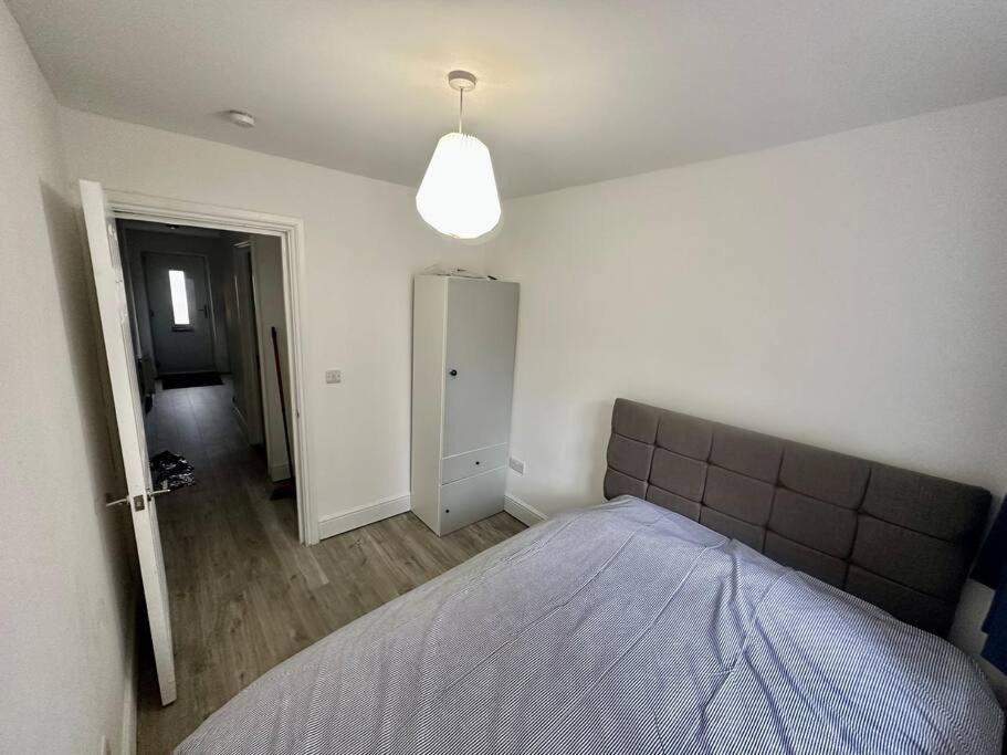 2 Bedroom House,Brownhillrd Se6 ลอนดอน ภายนอก รูปภาพ